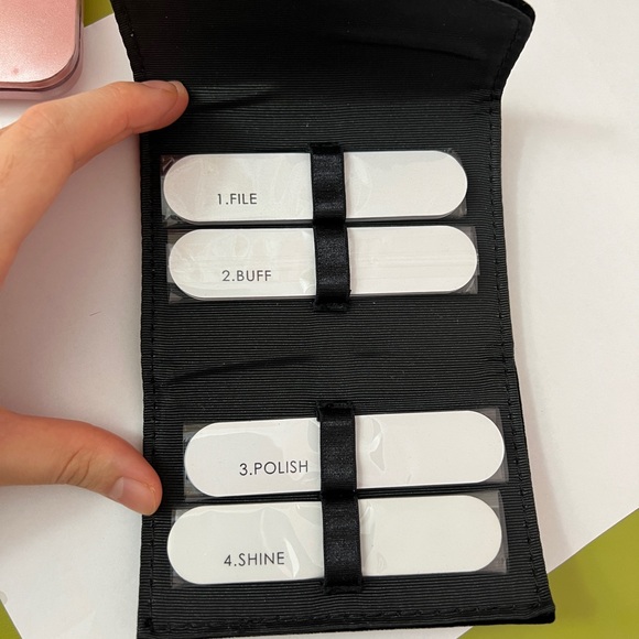 Gucci Beauty Black Velvet Case Nail Buffer Gift Set - Picture 4 of 4